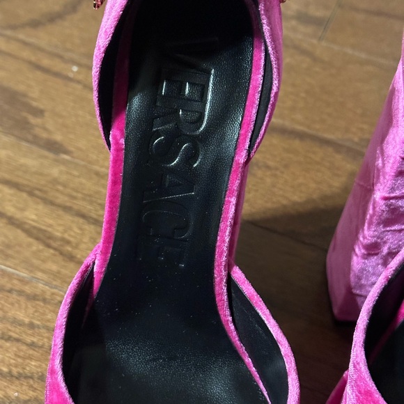 NEW Versace Aevita Heels Crushed Velvet Hot Pink - Picture 7 of 7